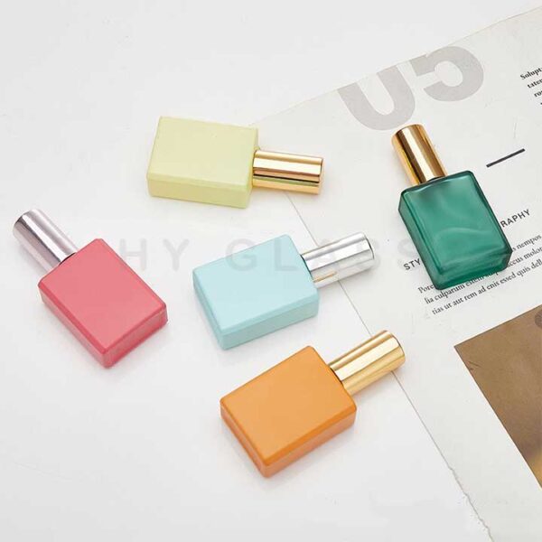 Custom 15ml macaron square glass perfume bottle factory